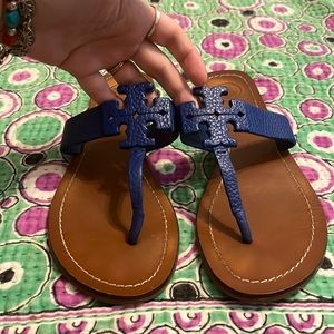 Moore' Leather Thong Sandal
TORY BURCH! Size 8!